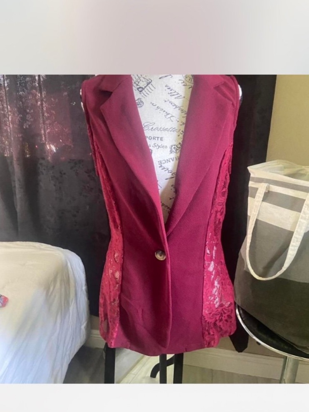 SHEIN Burgundy Sleeveless Lace-Trimmed Blazer
